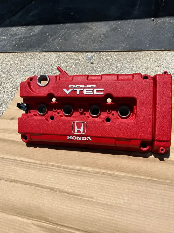 Red Honda DOHC VTEC valve cover